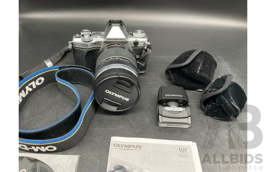 OLYMPUS OM-D E-M5 Mark II Digital Camera with 14-150 Mm Lens and Flash Lamp