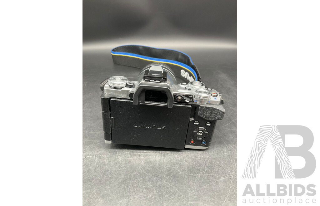 OLYMPUS OM-D E-M5 Mark II Digital Camera with 14-150 Mm Lens and Flash Lamp
