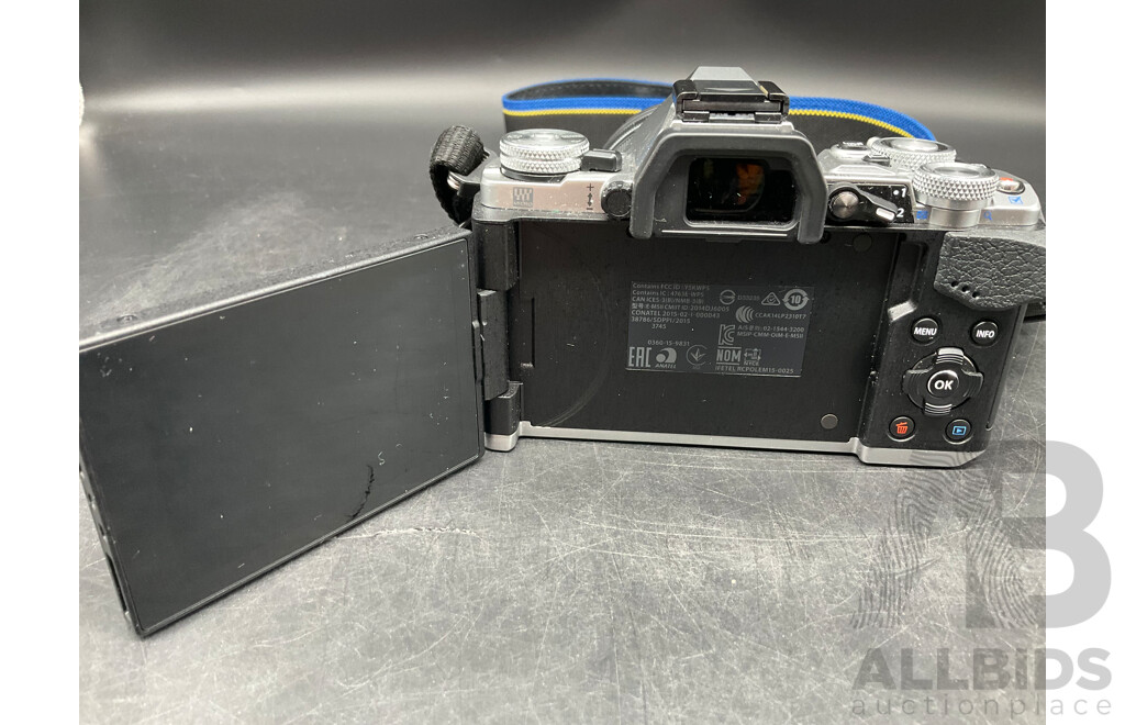 OLYMPUS OM-D E-M5 Mark II Digital Camera with 14-150 Mm Lens and Flash Lamp