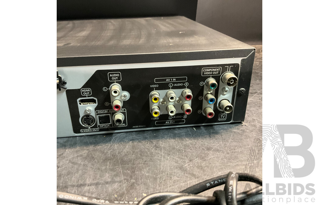 YAMAHA DVD-S1700 DVD Player & SAMSUNG DVD Recorder & VCR (DVD-VR355) - Lot of 2