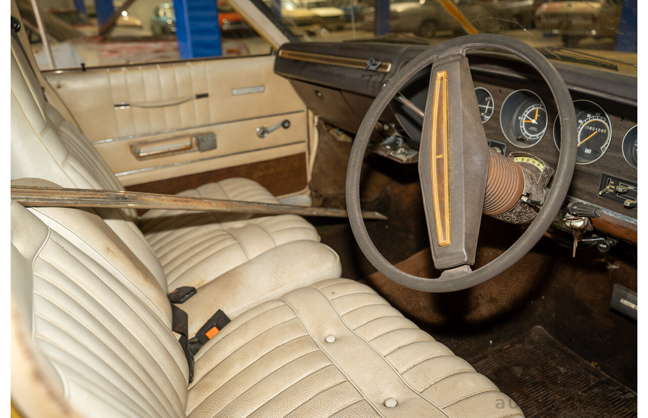 12/1976 Chrysler CL Regal 4d Sedan Yellow 4.3L