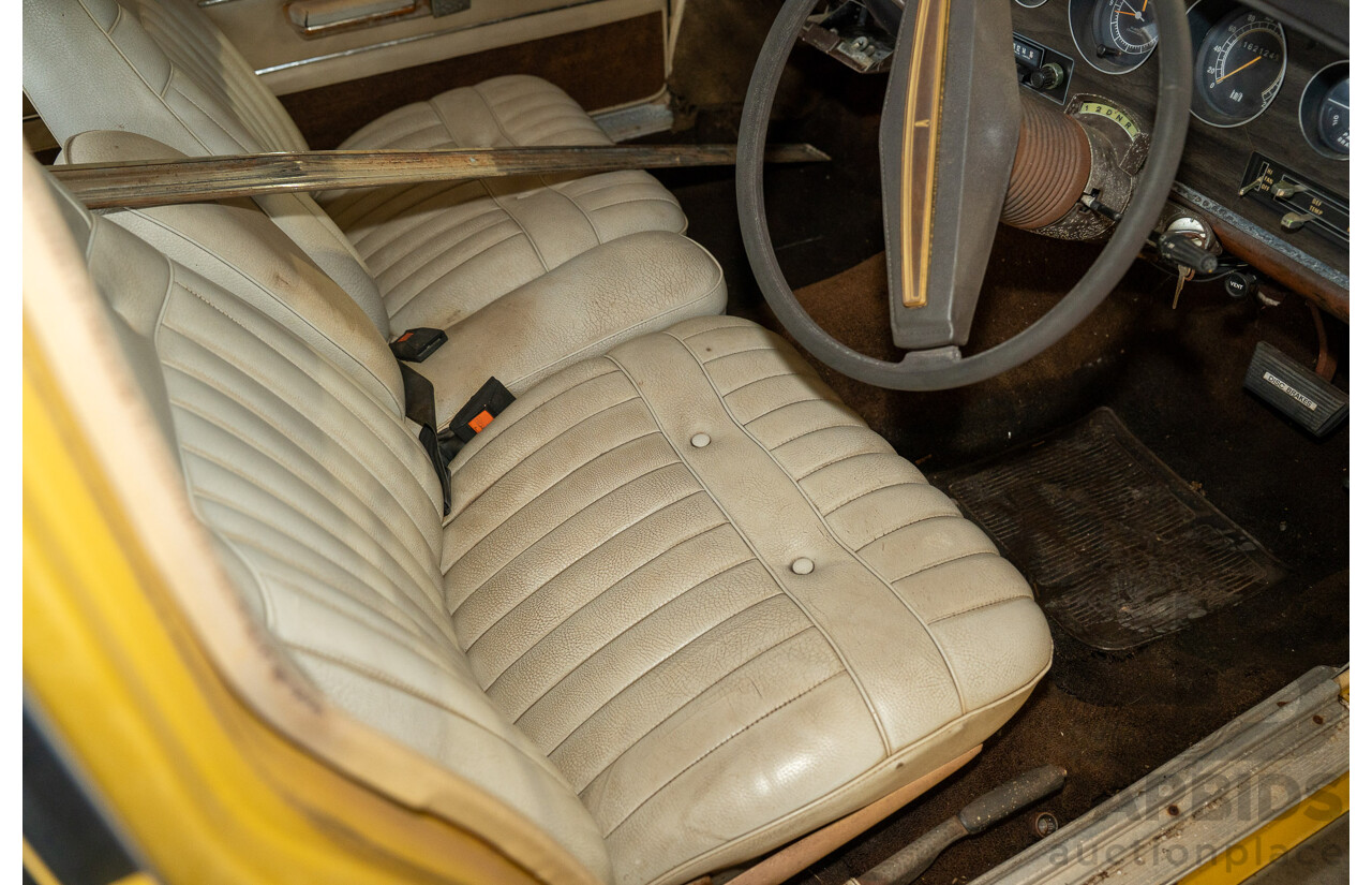 12/1976 Chrysler CL Regal 4d Sedan Yellow 4.3L