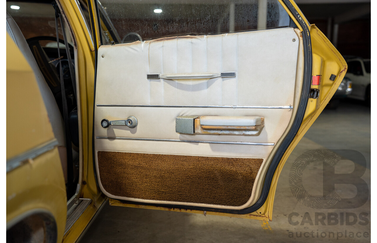 12/1976 Chrysler CL Regal 4d Sedan Yellow 4.3L