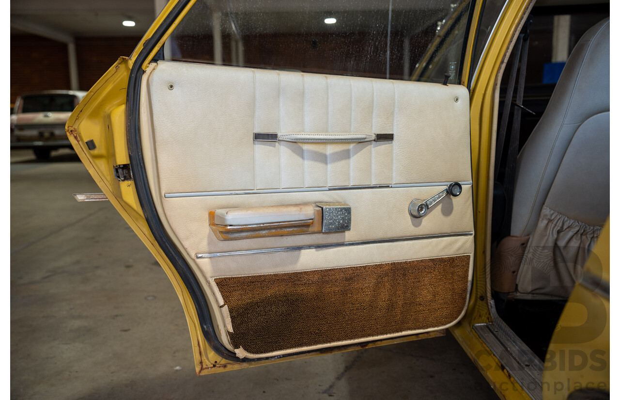 12/1976 Chrysler CL Regal 4d Sedan Yellow 4.3L