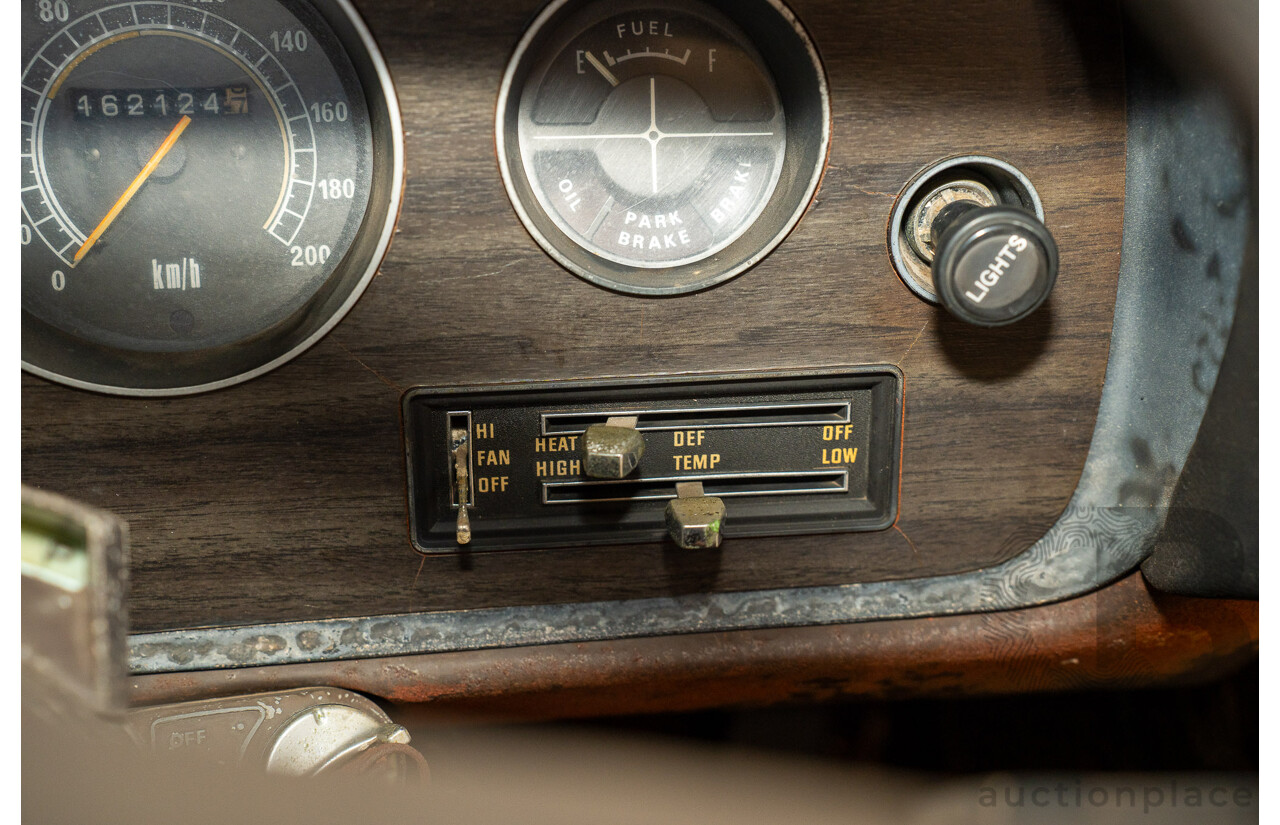 12/1976 Chrysler CL Regal 4d Sedan Yellow 4.3L