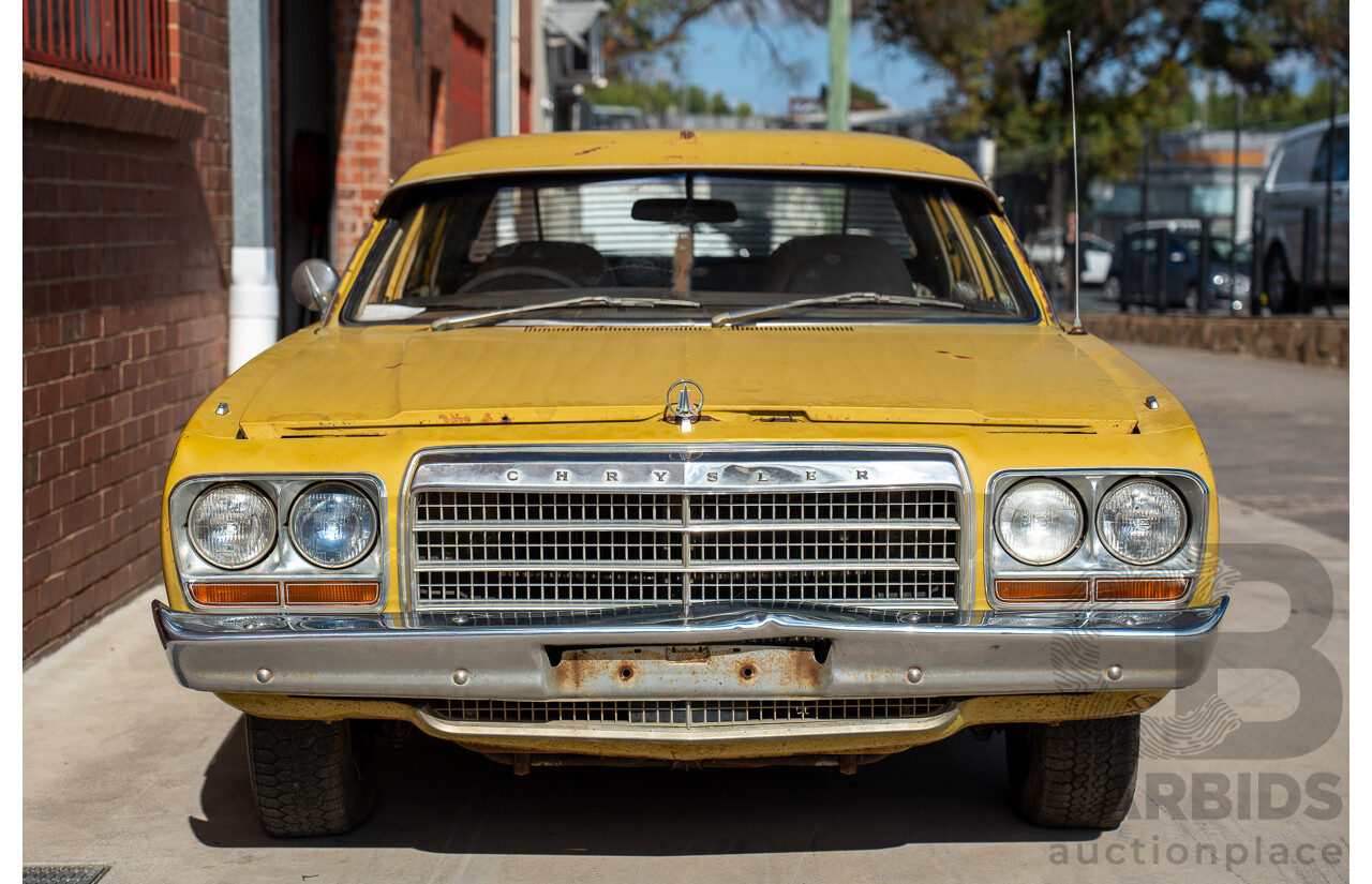 12/1976 Chrysler CL Regal 4d Sedan Yellow 4.3L