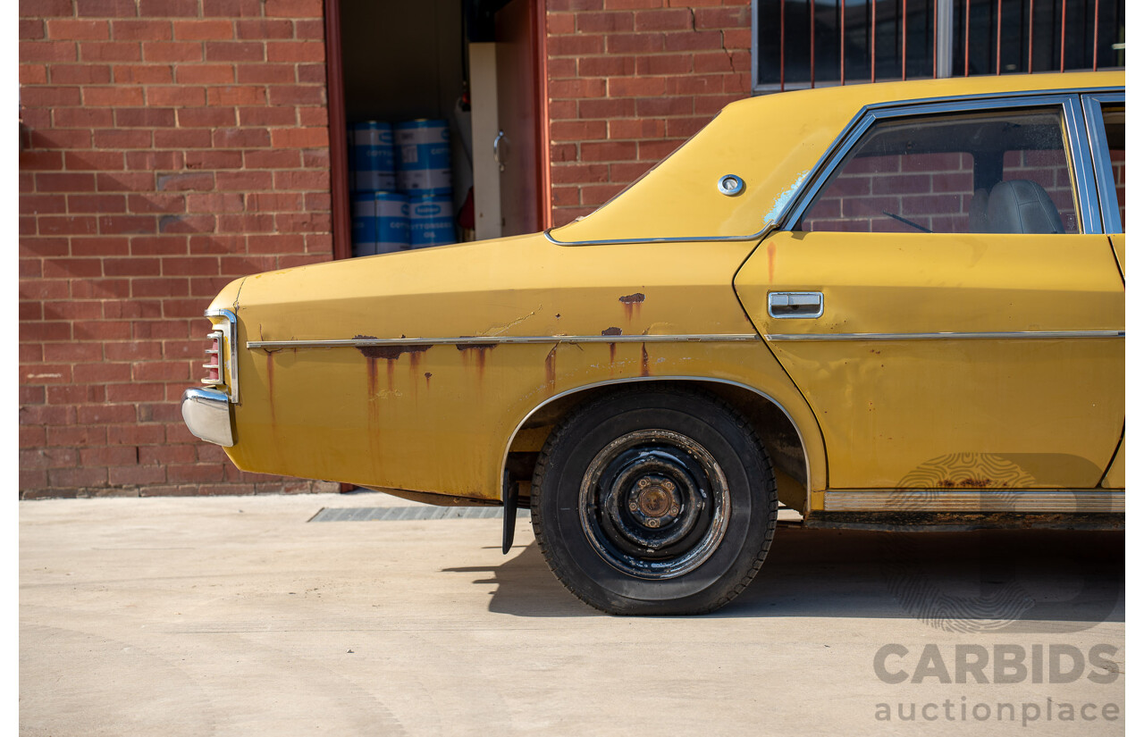 12/1976 Chrysler CL Regal 4d Sedan Yellow 4.3L