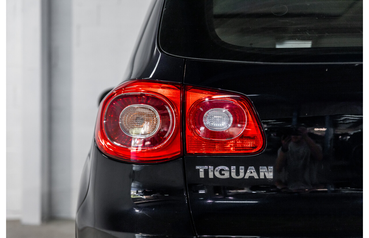 5/2011 Volkswagen Tiguan 125 TSI 5NC MY11 4d Wagon Deep Black Pearl Turbo 2.0L