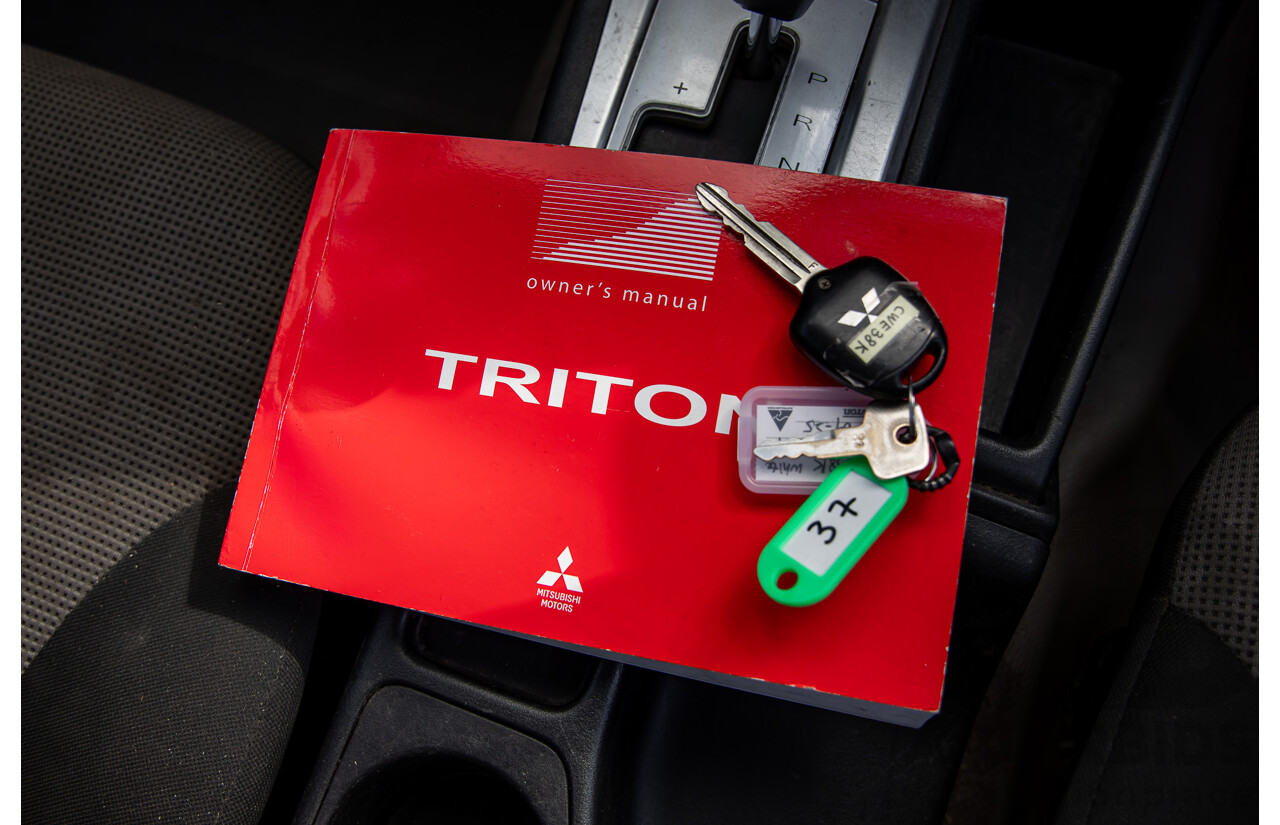 9/2013 Mitsubishi Triton GLX MN MY14 C/Chas Solid White Turbo Diesel 2.5L