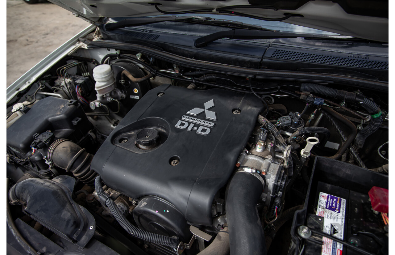 9/2013 Mitsubishi Triton GLX MN MY14 C/Chas Solid White Turbo Diesel 2.5L