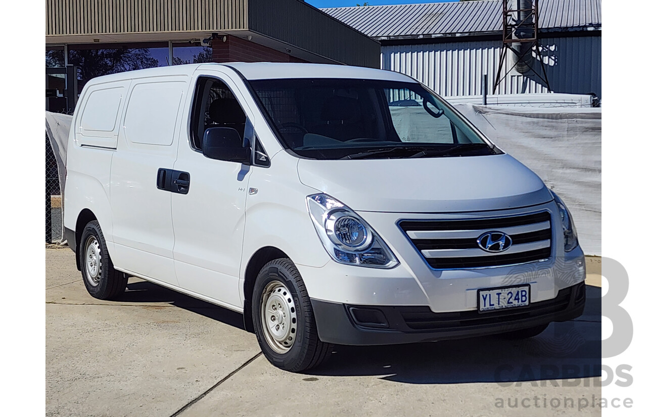 10/2016 Hyundai Iload TQ MY16 4d Van White 2.5L