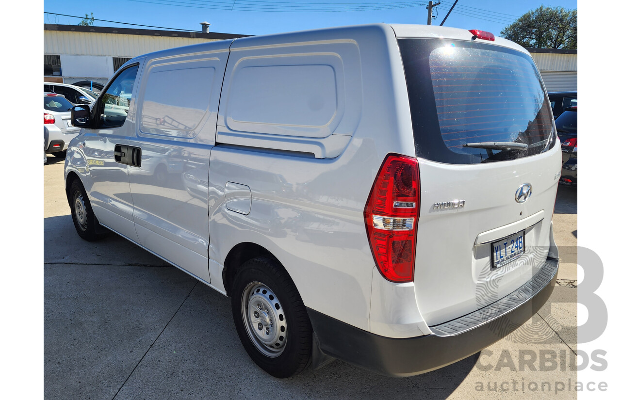 10/2016 Hyundai Iload TQ MY16 4d Van White 2.5L