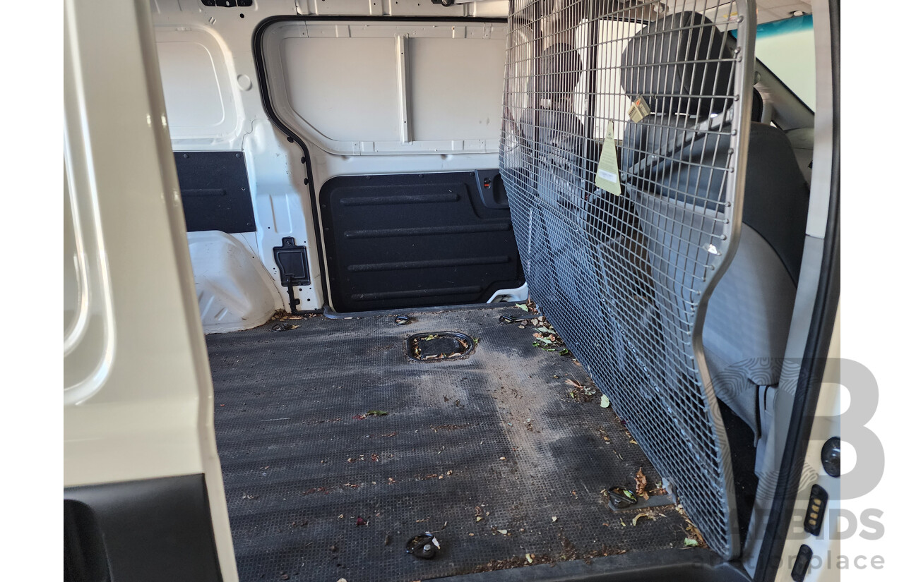 10/2016 Hyundai Iload  TQ MY16 4d Van White 2.5L