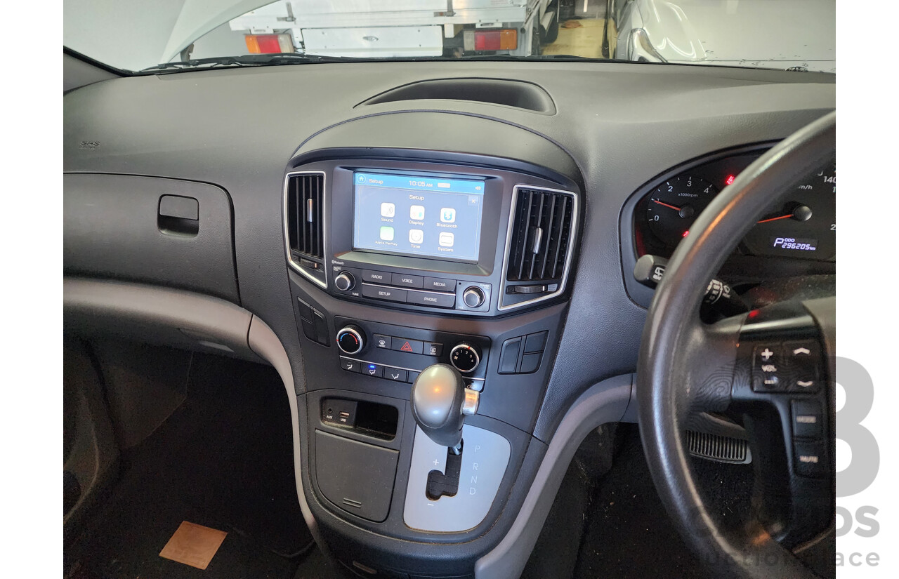 10/2016 Hyundai Iload  TQ MY16 4d Van White 2.5L