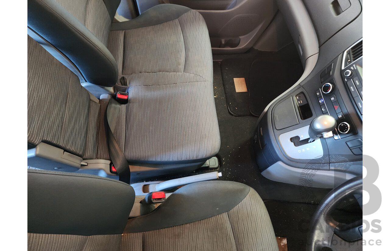 10/2016 Hyundai Iload  TQ MY16 4d Van White 2.5L