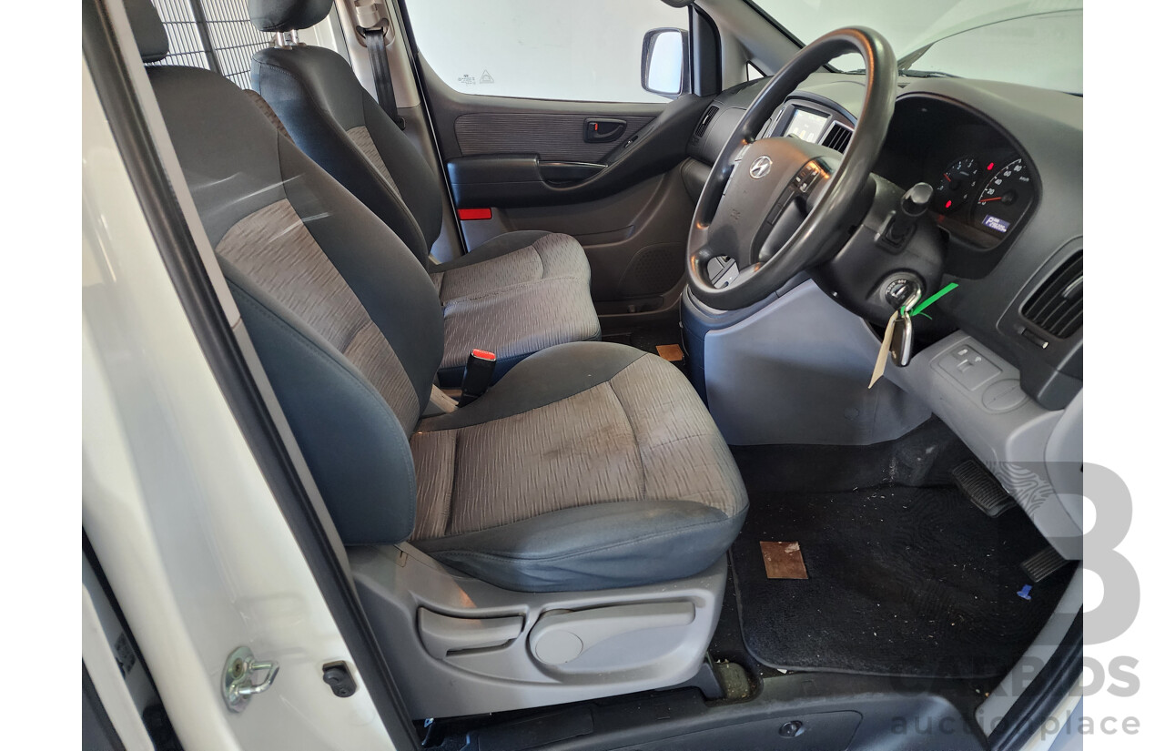 10/2016 Hyundai Iload  TQ MY16 4d Van White 2.5L