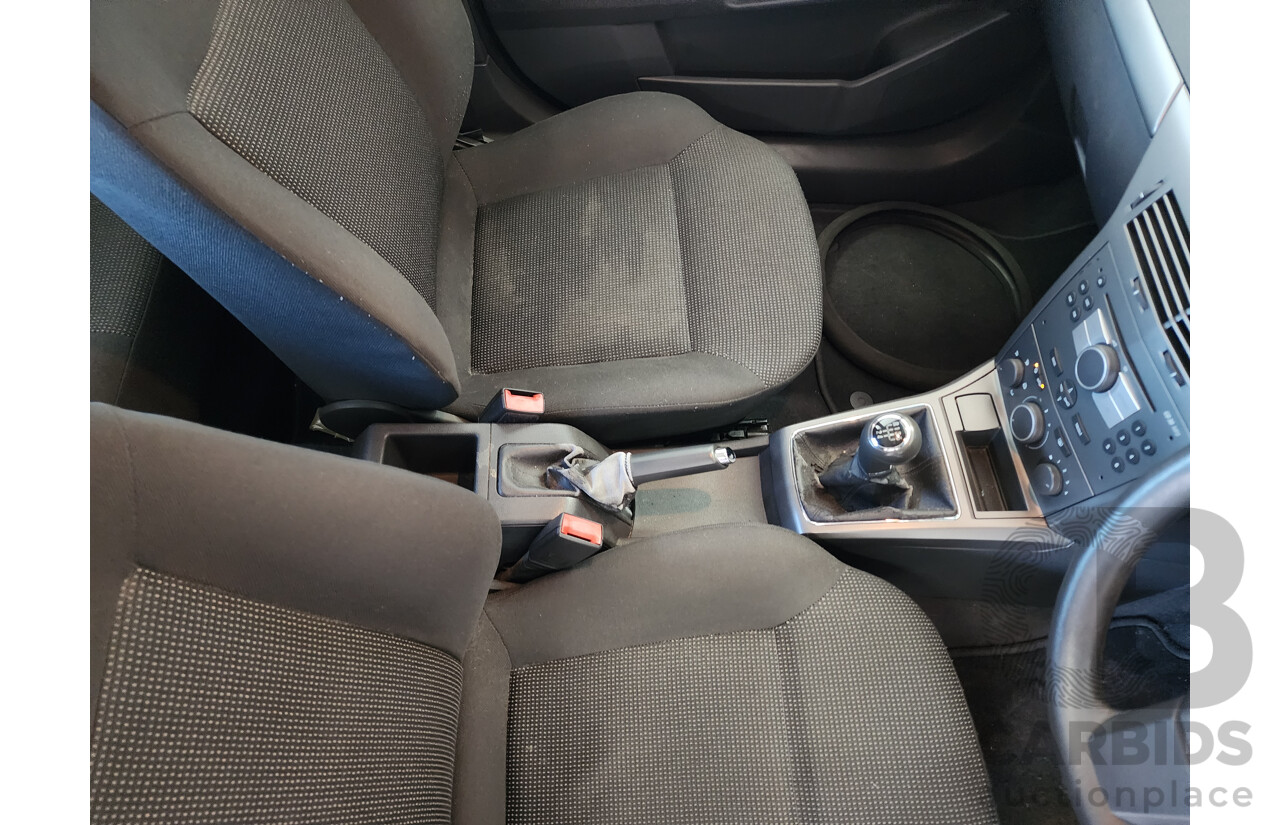 7/2005 Holden Astra CD AH 5d Hatchback Silver 1.8L