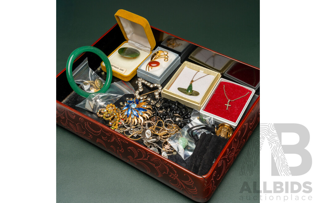 Laquered Wood Trinket Box with Fitted Lid & Collection of Vintage Jewellery Items