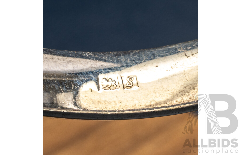 Sterling Silver Vintage Etched Oval Hinged Bangle with Safety Chain, Birmingham 1967, 11.70 Grams