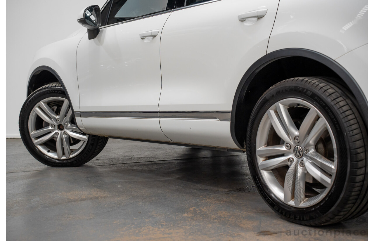 9/2014 Volkswagen Touareg V6 TDI (AWD) 7P MY14 4d Wagon White Turbo Diesel 3.0L