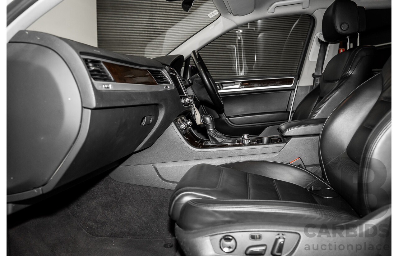 9/2014 Volkswagen Touareg V6 TDI (AWD) 7P MY14 4d Wagon White Turbo Diesel 3.0L