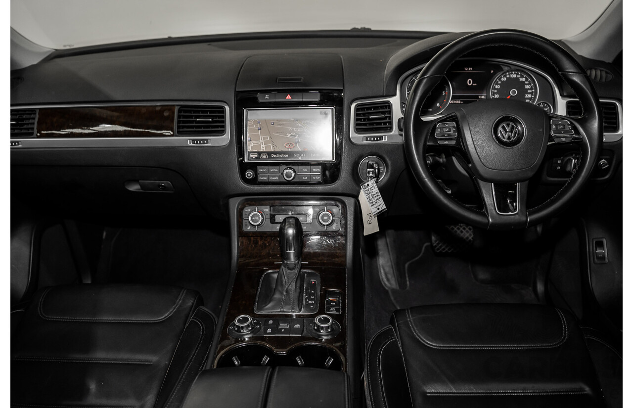 9/2014 Volkswagen Touareg V6 TDI (AWD) 7P MY14 4d Wagon White Turbo Diesel 3.0L