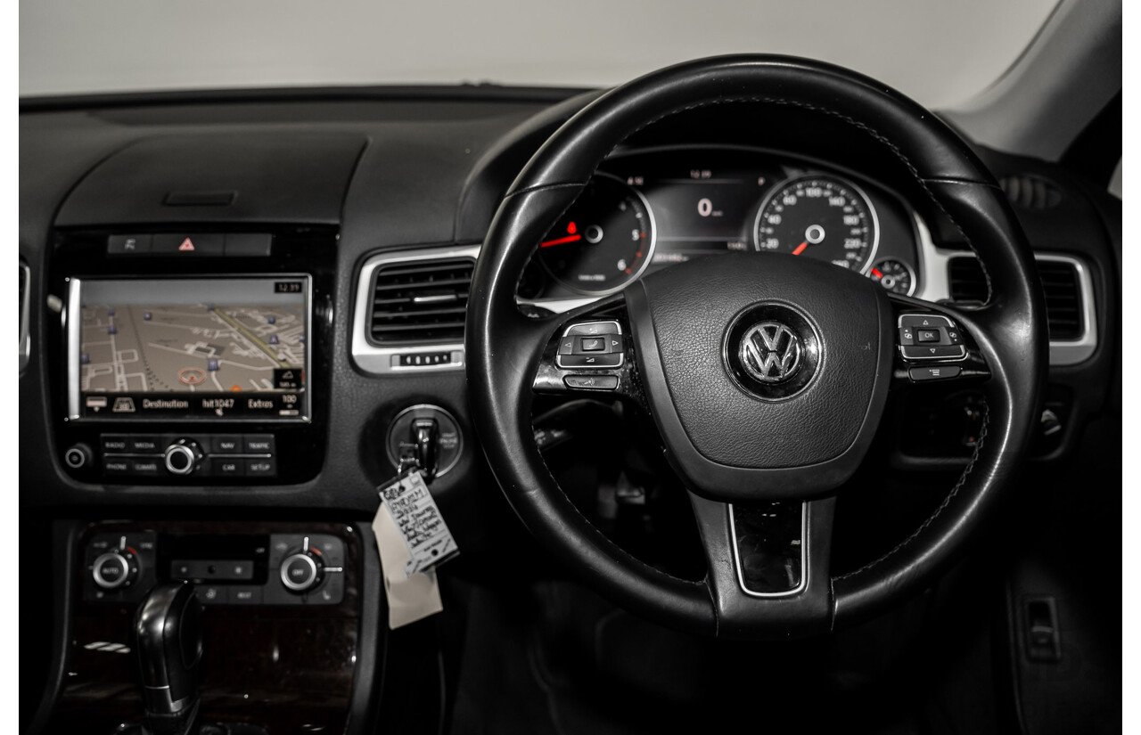 9/2014 Volkswagen Touareg V6 TDI (AWD) 7P MY14 4d Wagon White Turbo Diesel 3.0L