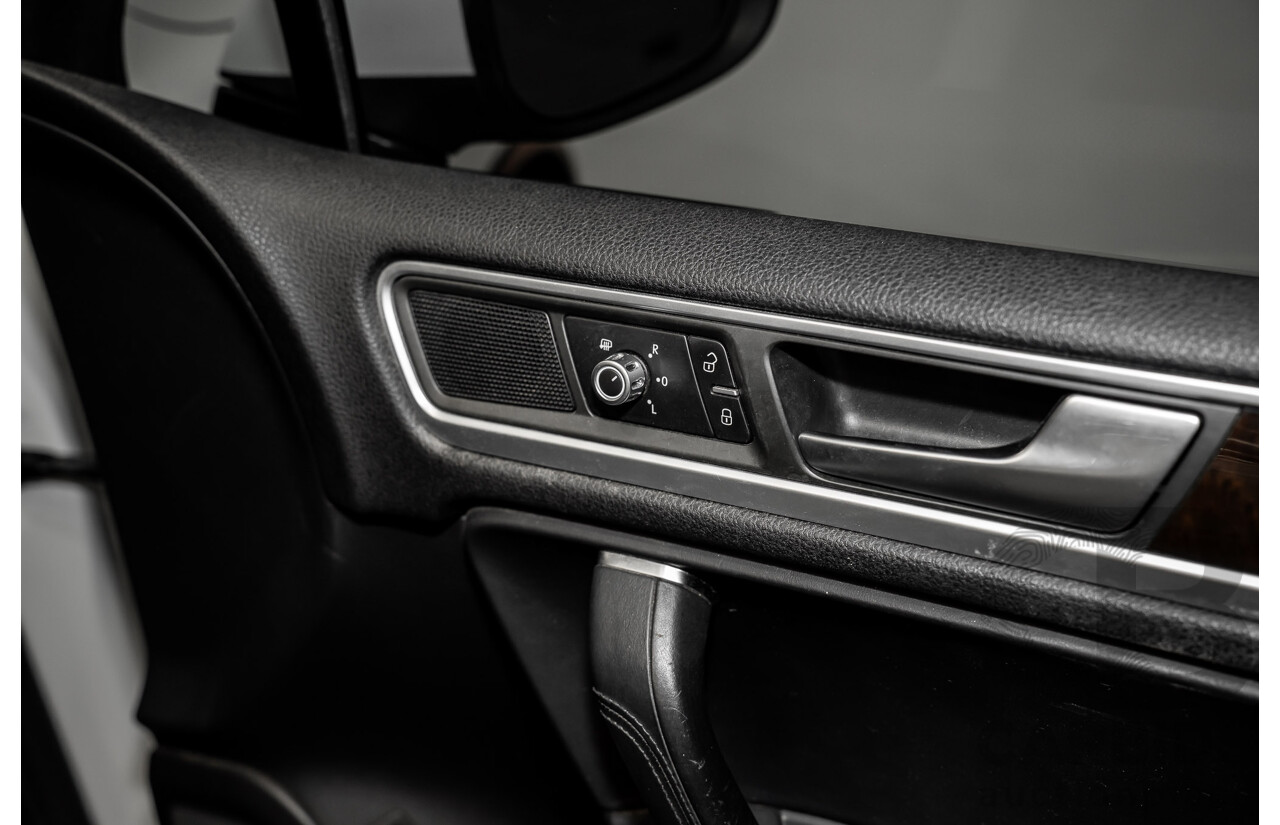 9/2014 Volkswagen Touareg V6 TDI (AWD) 7P MY14 4d Wagon White Turbo Diesel 3.0L