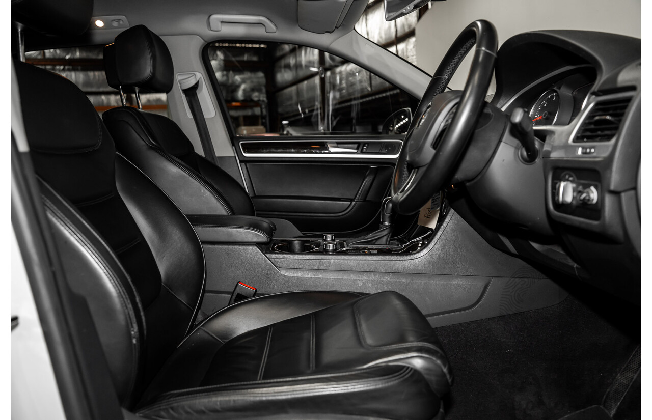 9/2014 Volkswagen Touareg V6 TDI (AWD) 7P MY14 4d Wagon White Turbo Diesel 3.0L