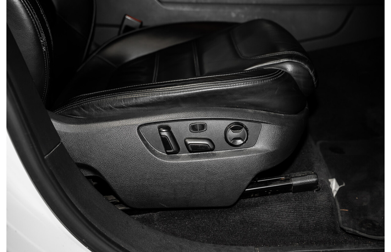 9/2014 Volkswagen Touareg V6 TDI (AWD) 7P MY14 4d Wagon White Turbo Diesel 3.0L