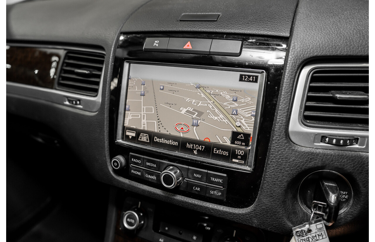 9/2014 Volkswagen Touareg V6 TDI (AWD) 7P MY14 4d Wagon White Turbo Diesel 3.0L