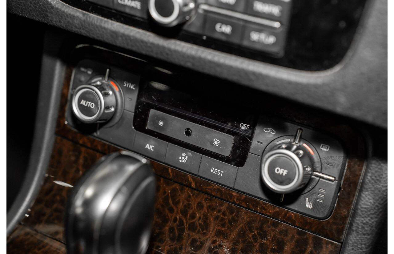 9/2014 Volkswagen Touareg V6 TDI (AWD) 7P MY14 4d Wagon White Turbo Diesel 3.0L