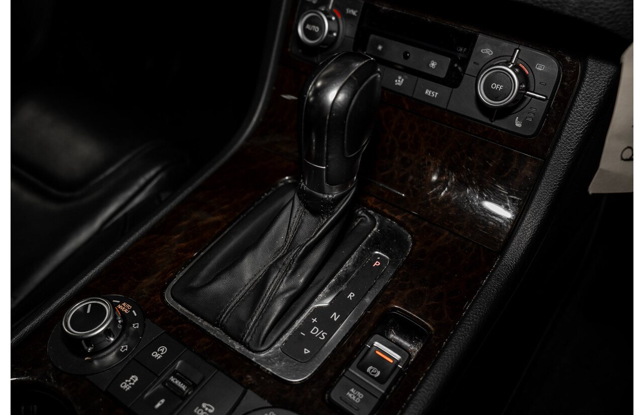 9/2014 Volkswagen Touareg V6 TDI (AWD) 7P MY14 4d Wagon White Turbo Diesel 3.0L