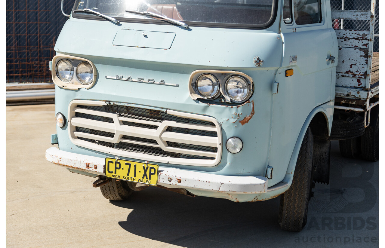 1/1971 Mazda E2000 2d Tray Back Blue 2.0L