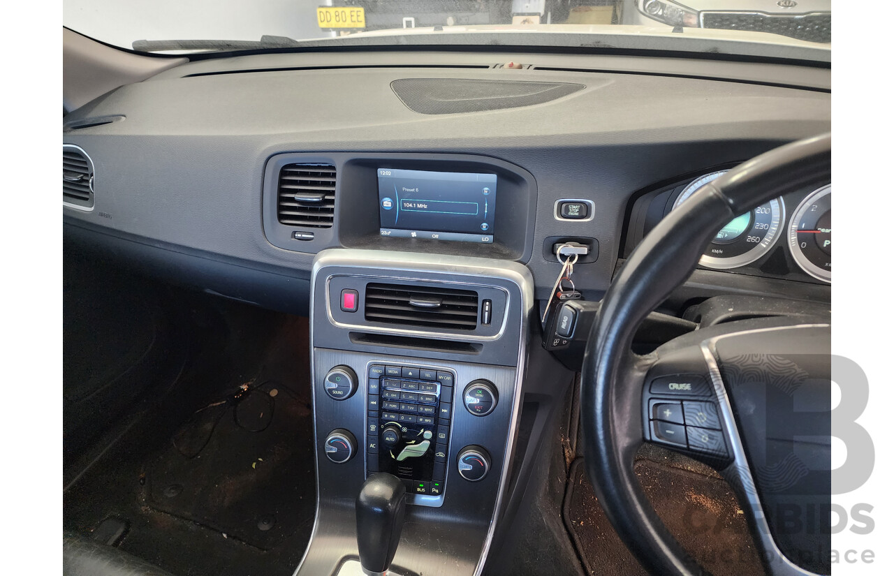 9/2013 Volvo V60 T4 Teknik F MY12 4d Wagon White 1.6L