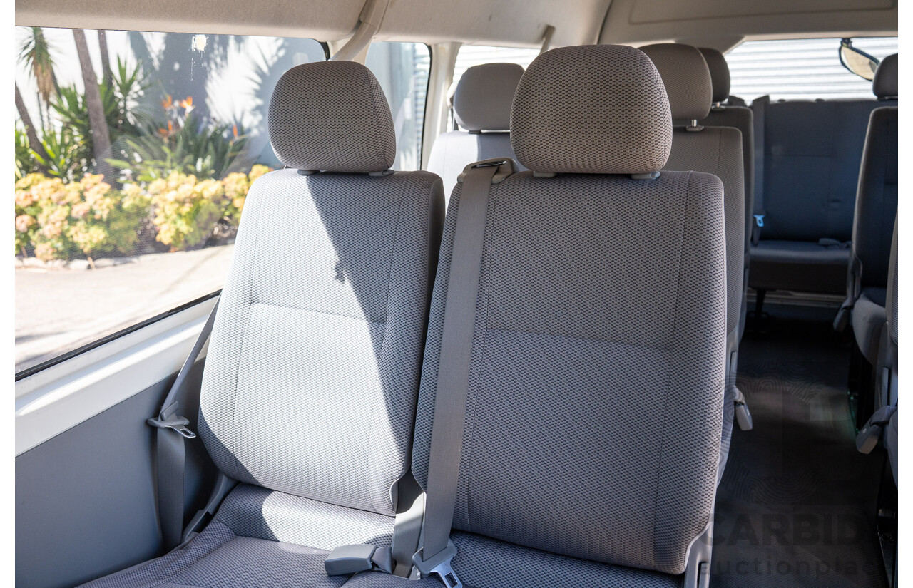 4/2005 Toyota Hiace Commuter KDH222R Bus White 2.5L