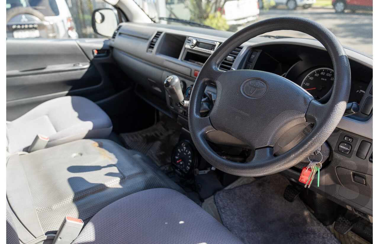 4/2005 Toyota Hiace Commuter KDH222R Bus White 2.5L