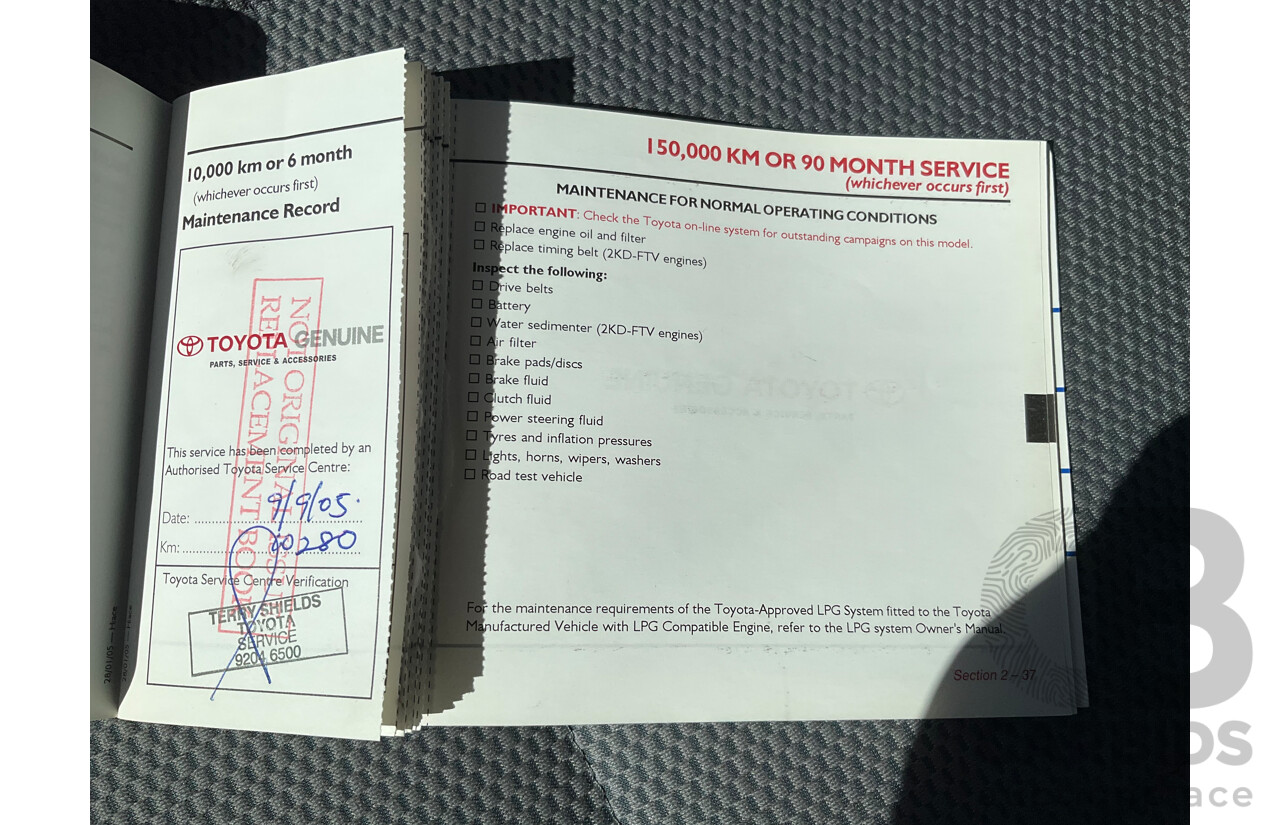 4/2005 Toyota Hiace Commuter KDH222R Bus White 2.5L