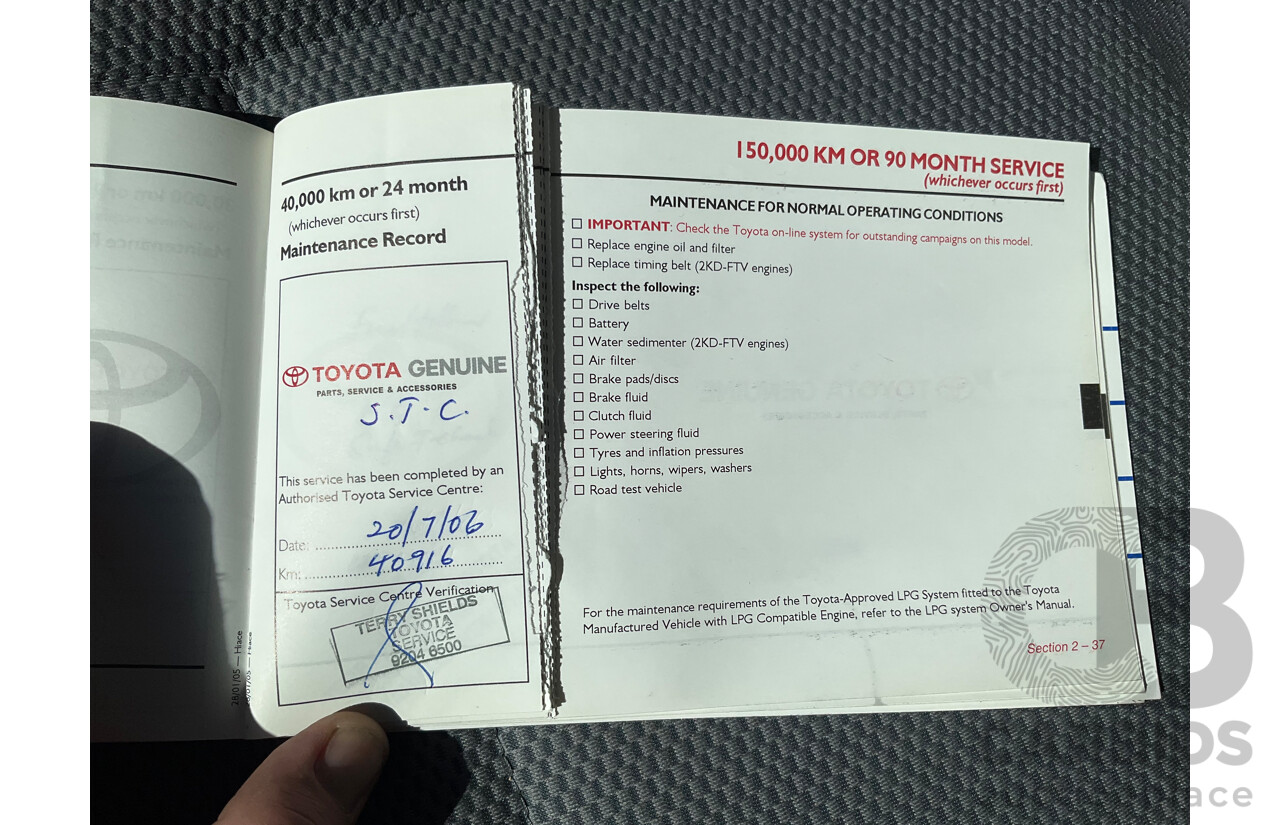 4/2005 Toyota Hiace Commuter KDH222R Bus White 2.5L