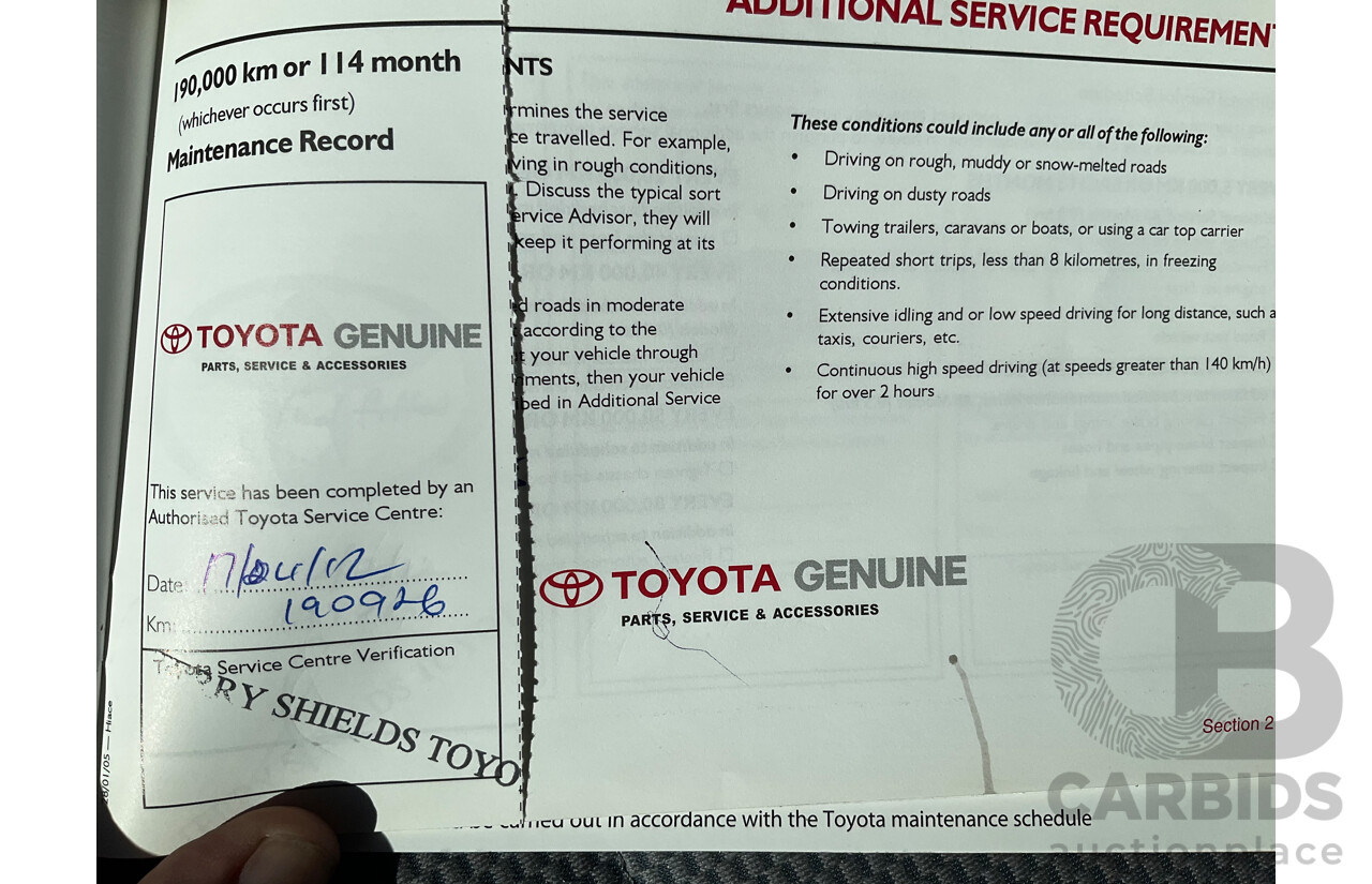 4/2005 Toyota Hiace Commuter KDH222R Bus White 2.5L