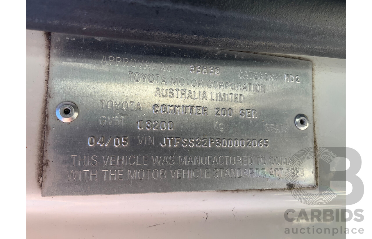 4/2005 Toyota Hiace Commuter KDH222R Bus White 2.5L