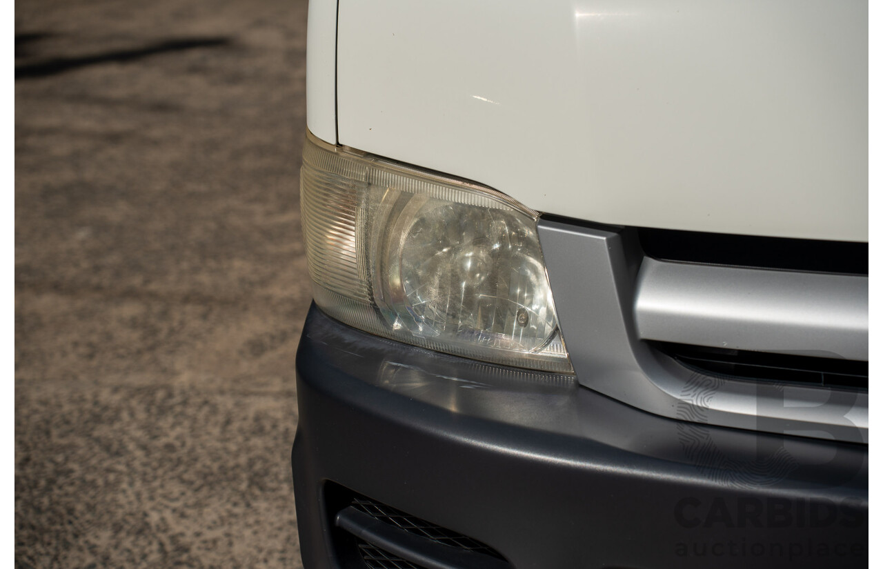 4/2005 Toyota Hiace Commuter KDH222R Bus White 2.5L
