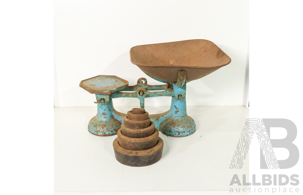 Vintage Cast Iron Scales with Weights, One Ounce to Four Pounds