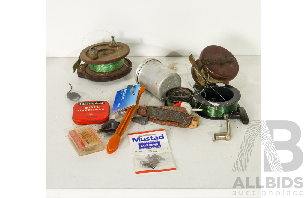 Vintage Fishing Reels Including Steelite Bakelite, Timber Example with Vintage Hooks, Lures and Knife