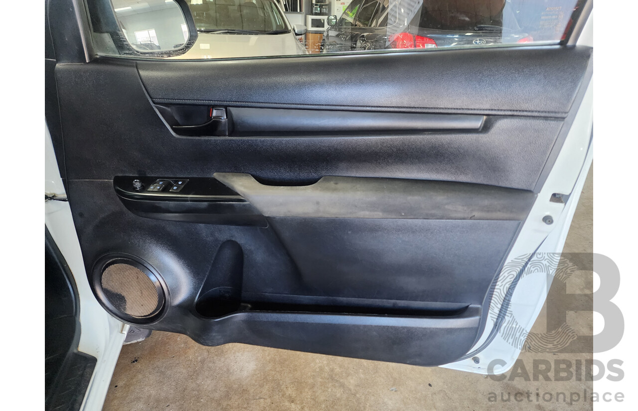 2/2016 Toyota Hilux Workmate TGN121R MY16 C/Chas with Alloy Tray White 2.7L