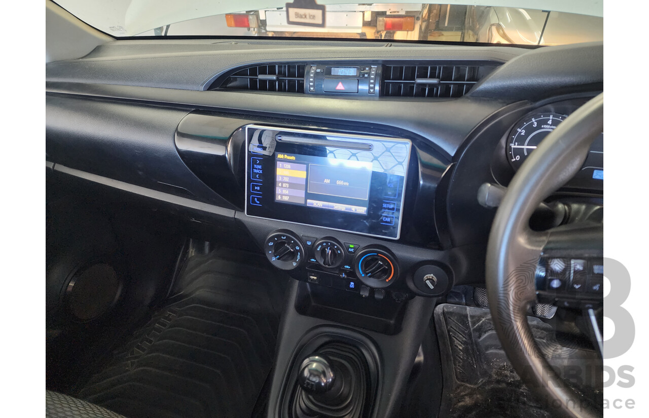 2/2016 Toyota Hilux Workmate TGN121R MY16 C/Chas with Alloy Tray White 2.7L