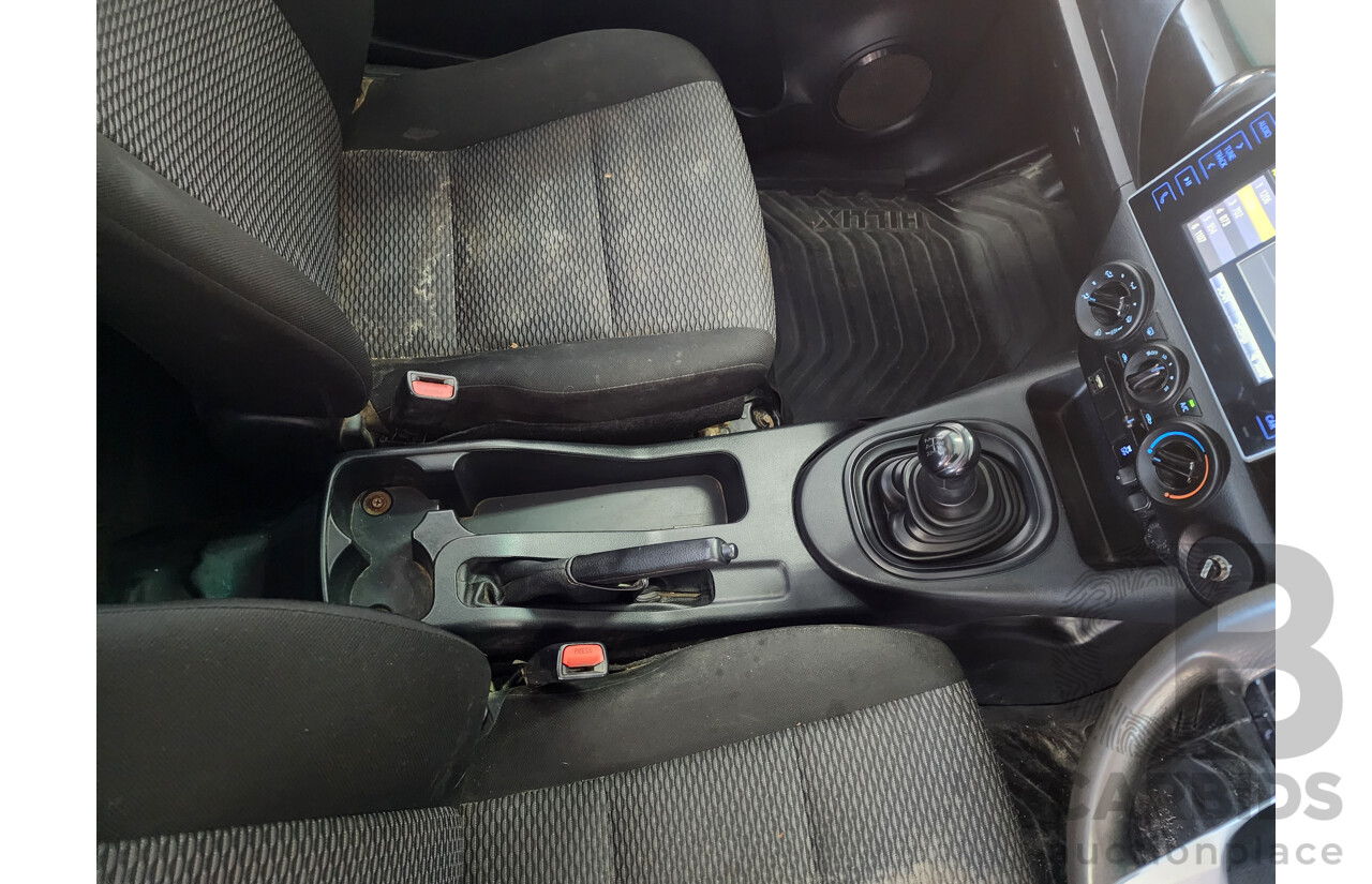 2/2016 Toyota Hilux Workmate TGN121R MY16 C/Chas with Alloy Tray White 2.7L