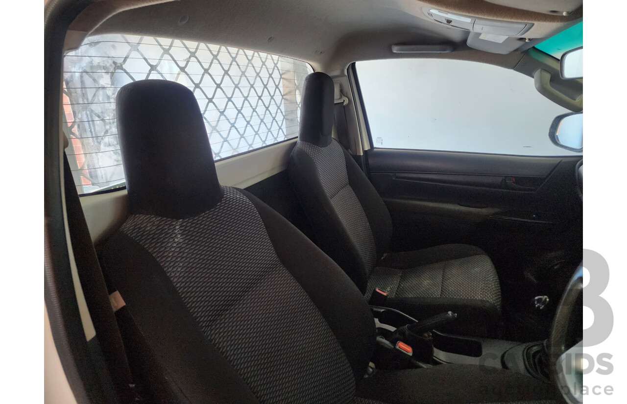 2/2016 Toyota Hilux Workmate TGN121R MY16 C/Chas with Alloy Tray White 2.7L