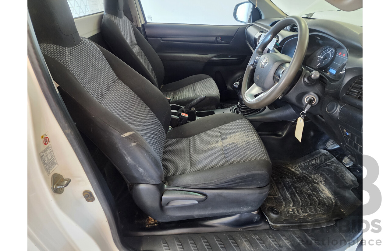 2/2016 Toyota Hilux Workmate TGN121R MY16 C/Chas with Alloy Tray White 2.7L