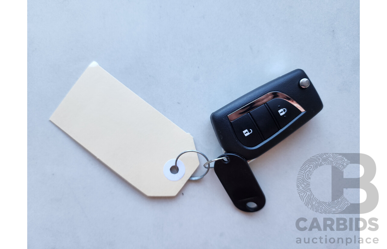 2/2016 Toyota Hilux Workmate TGN121R MY16 C/Chas with Alloy Tray White 2.7L